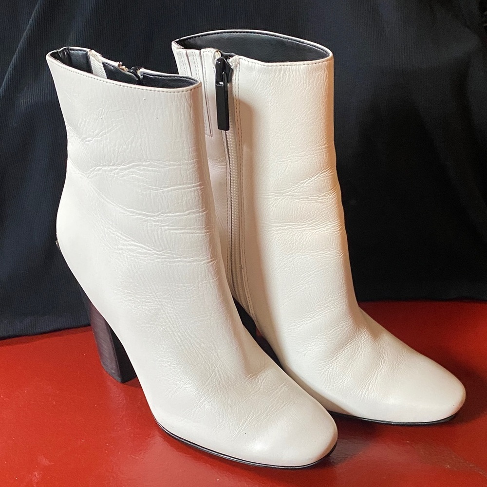 Elegant kendall & kylie White Leather Ankle Boots